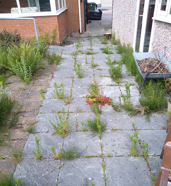 Patio paving pressure washing before picture by revive-a-drive lancashire operating in blackpool, preston, poulton, the surrounding area and beyond - small