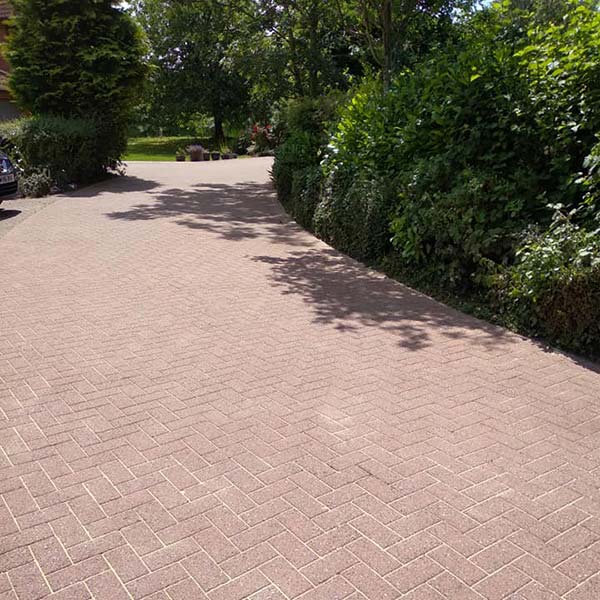 Block paving driveway pressure washing and sealing service picture by revive-a-drive lancashire operating in blackpool, preston, poulton, the surrounding area and beyond